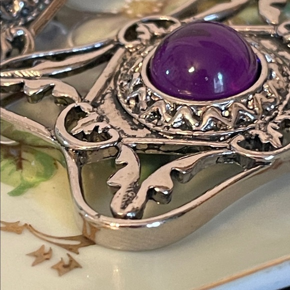 1992 Avon “Bold and Classic” Purple Glass Cabochon Clip-on Earrings & Brooch - Picture 9 of 10